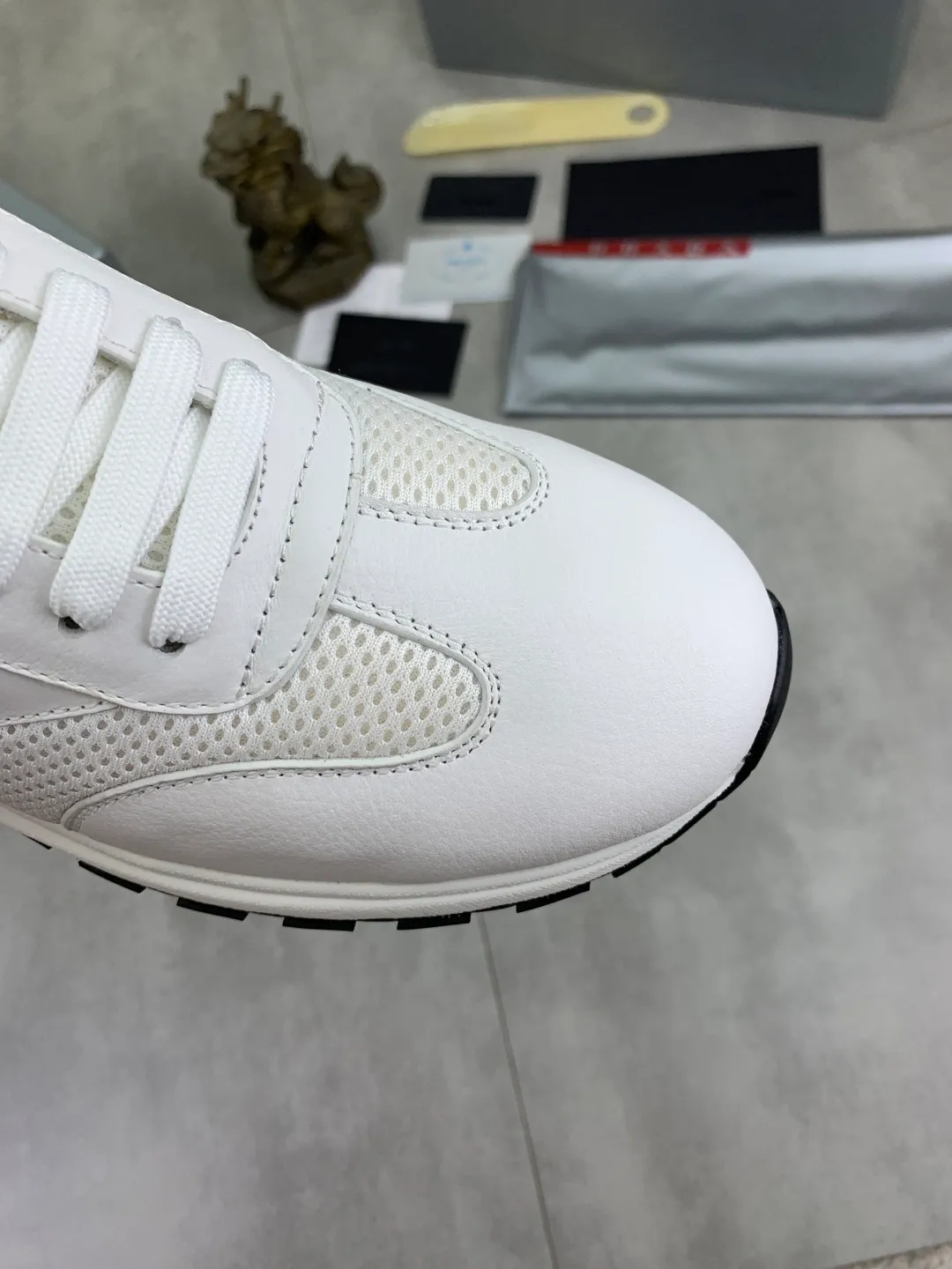 Men's Men's Shoes 💰P560 💰【New Style】 The latest model of high-quality PRADA classic men's shoes has been launched on the official website at a 1:1 replica, synchronized in Hong Kong and on the same catwalk; all made of calfskin➕imported cowhide lining, 🍡🍡original rubber outsole, non-slip and wear-resistant; comfortable on the feet, attractive style, fine workmanship, and simple and neat shoe lasts, highlighting a man's courage and toughness, 👍size 38 to 44 (45 can be customized) black White color🉑️choose